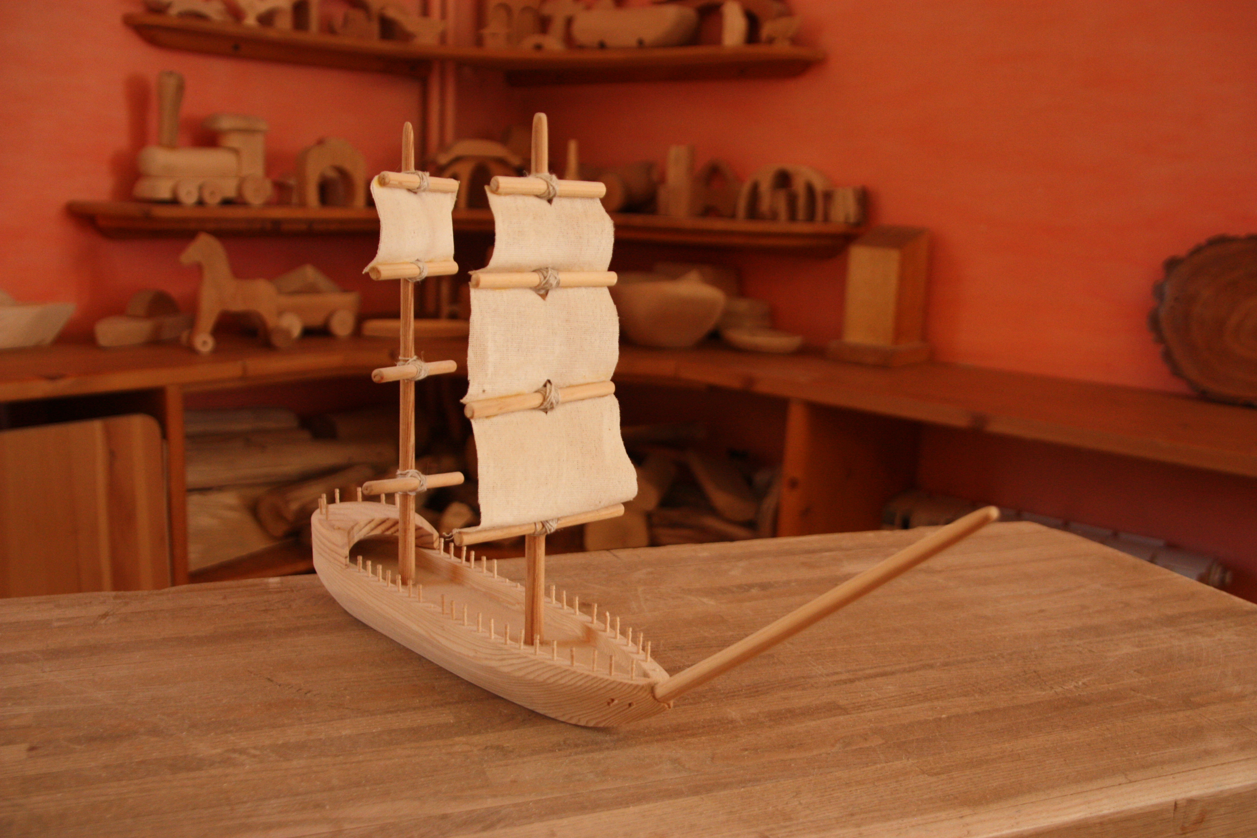 Уроки труда 6 класс. Кораблик из дерева. Поделки из дерева корабль. Изделия из дерева 8 класс. Проект на технологию из дерева.